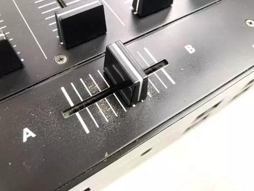ROLAND DJ-808 CONTROLLER FOR SERATO 2
